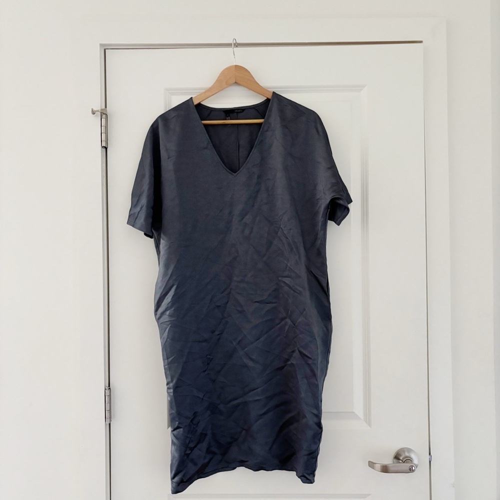 Obakki Short Sleeve Shift Dress V-Neck Minimalist